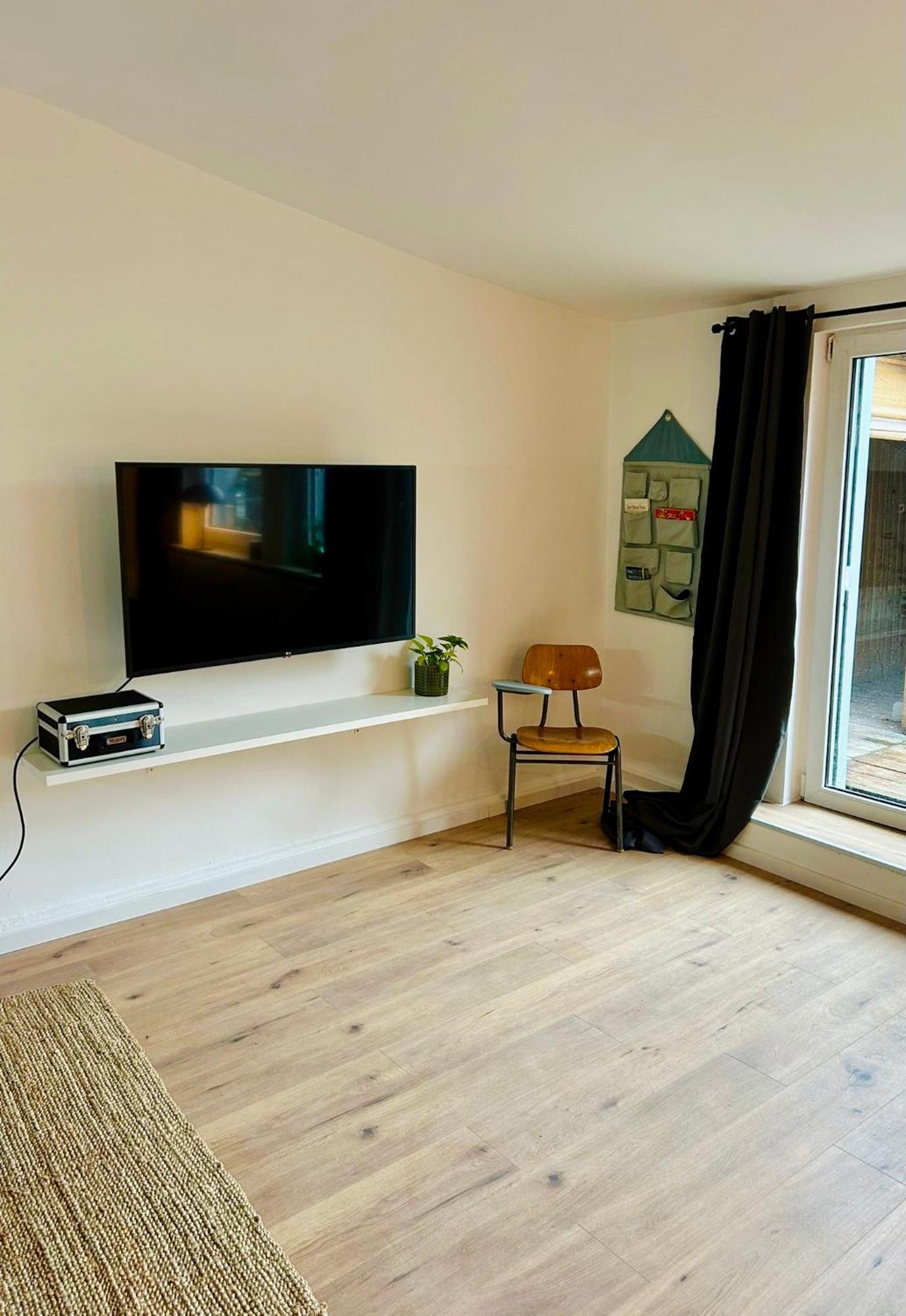 Feelslikehome - Urbane Altbauwohnung Mit Dachterasse& Parkplatz Бохум Екстер'єр фото