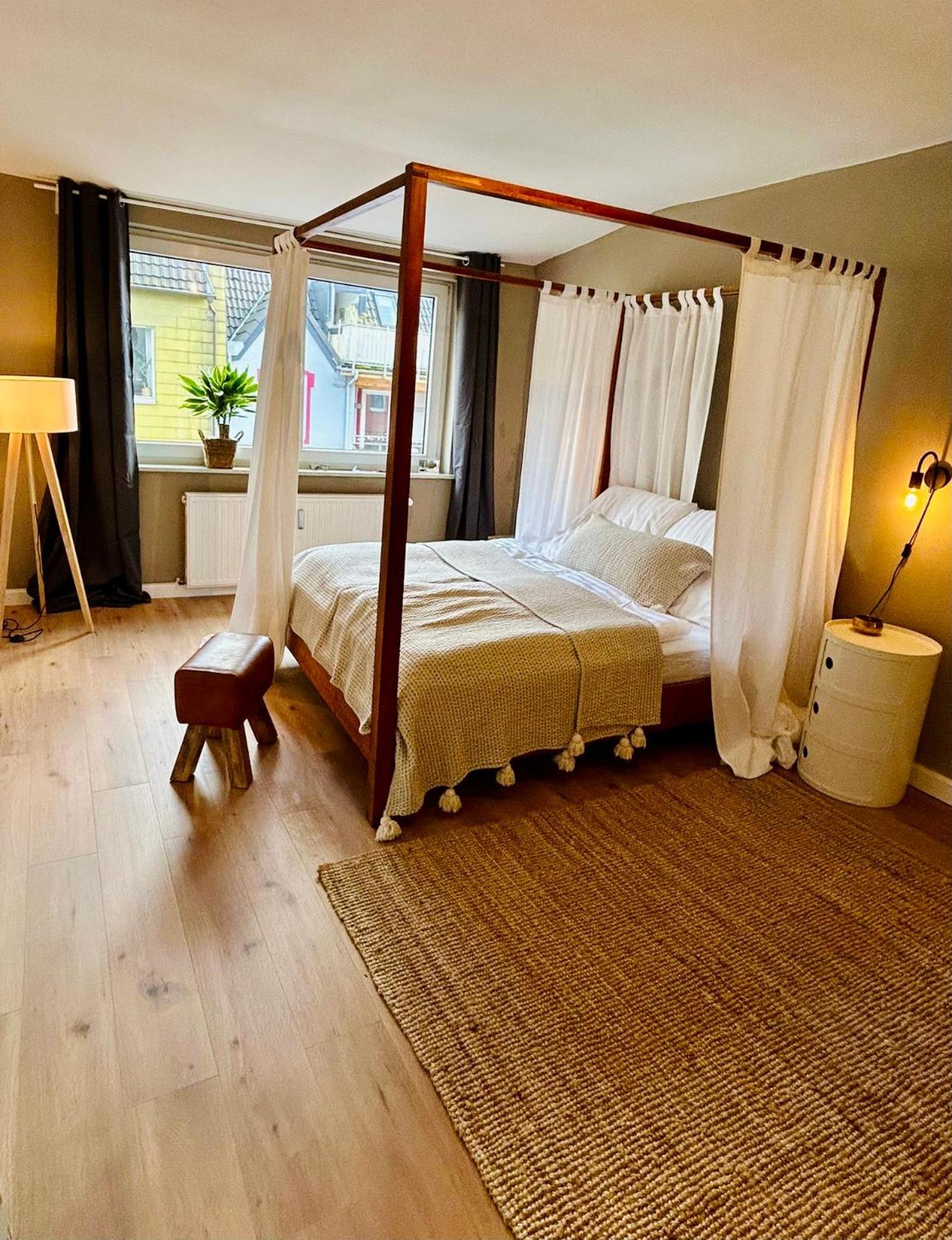Feelslikehome - Urbane Altbauwohnung Mit Dachterasse& Parkplatz Бохум Екстер'єр фото