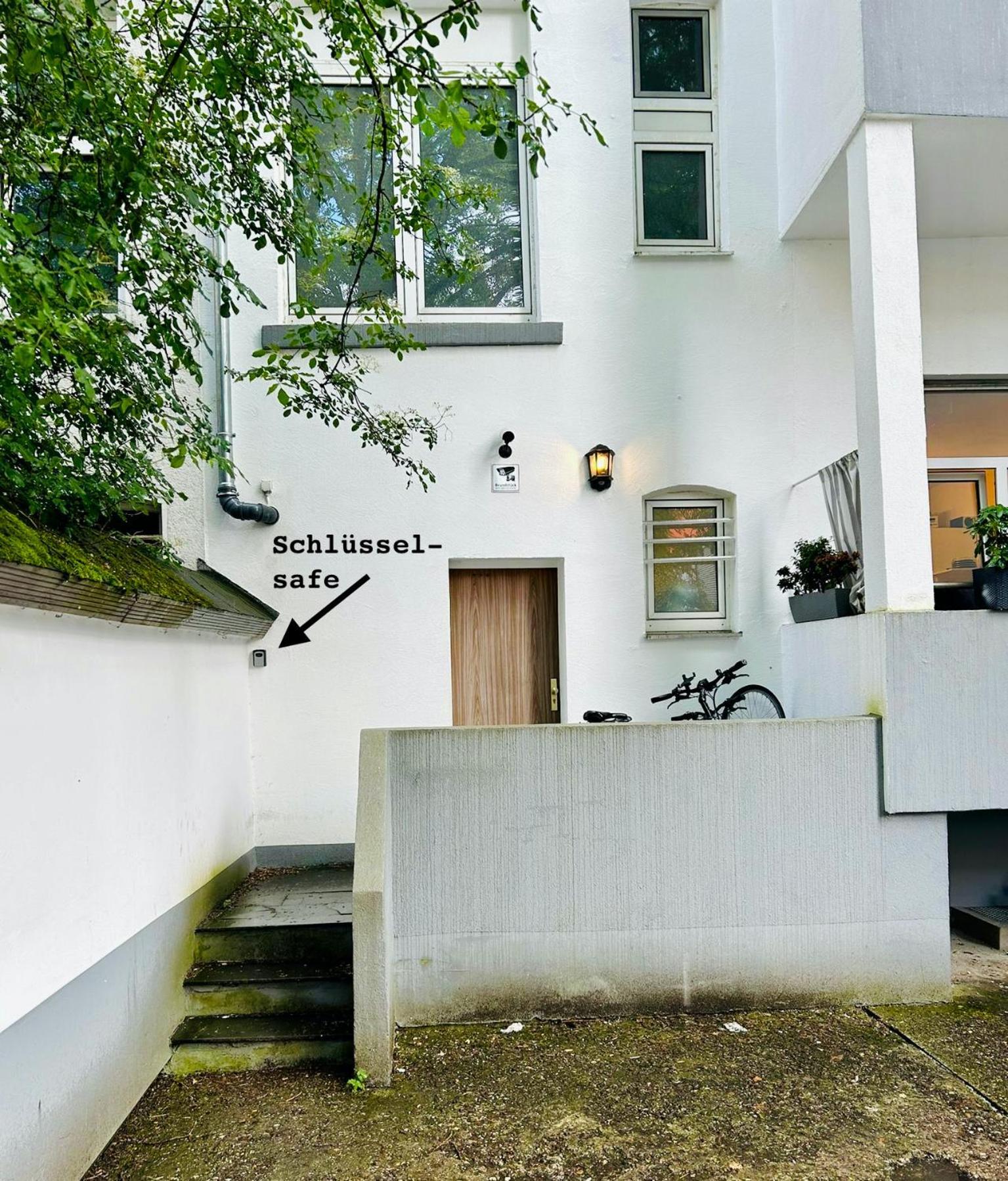 Feelslikehome - Urbane Altbauwohnung Mit Dachterasse& Parkplatz Бохум Екстер'єр фото